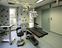 Implantologen bentigen einen hygienischen Operationssaal fr Zahnimplantate in Hamburg